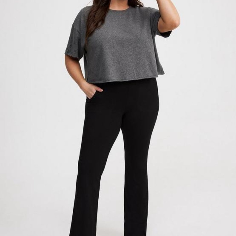 Torrid NWOT Bootcut Pocket Leggings
